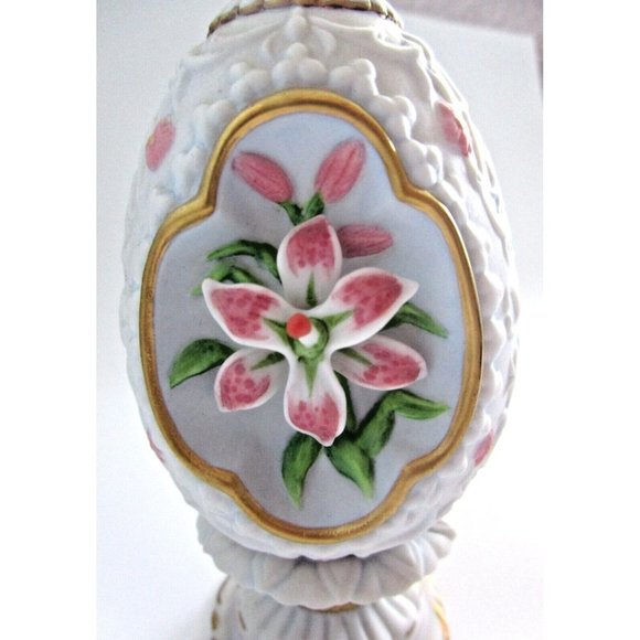 Vintage Lenox  "The Lily Blossom Egg"  1990 with Stand - Bisque Porcelain  4.5" - Picture 6 of 16
